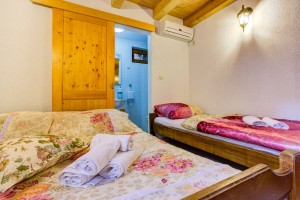 villa bedroom double +single
